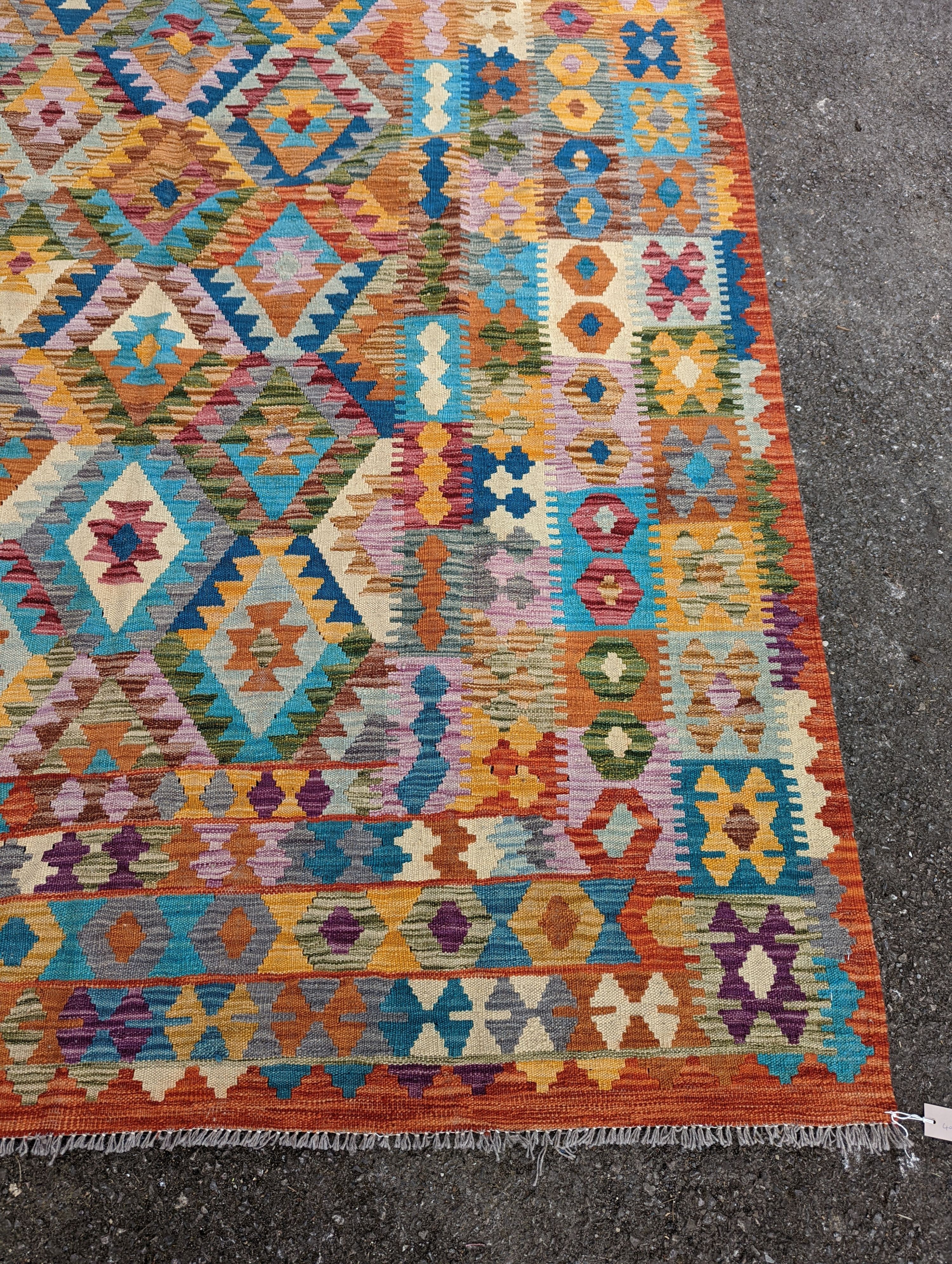 A contemporary Anatolian design flatweave Kilim carpet, approx. 260 x 200cm